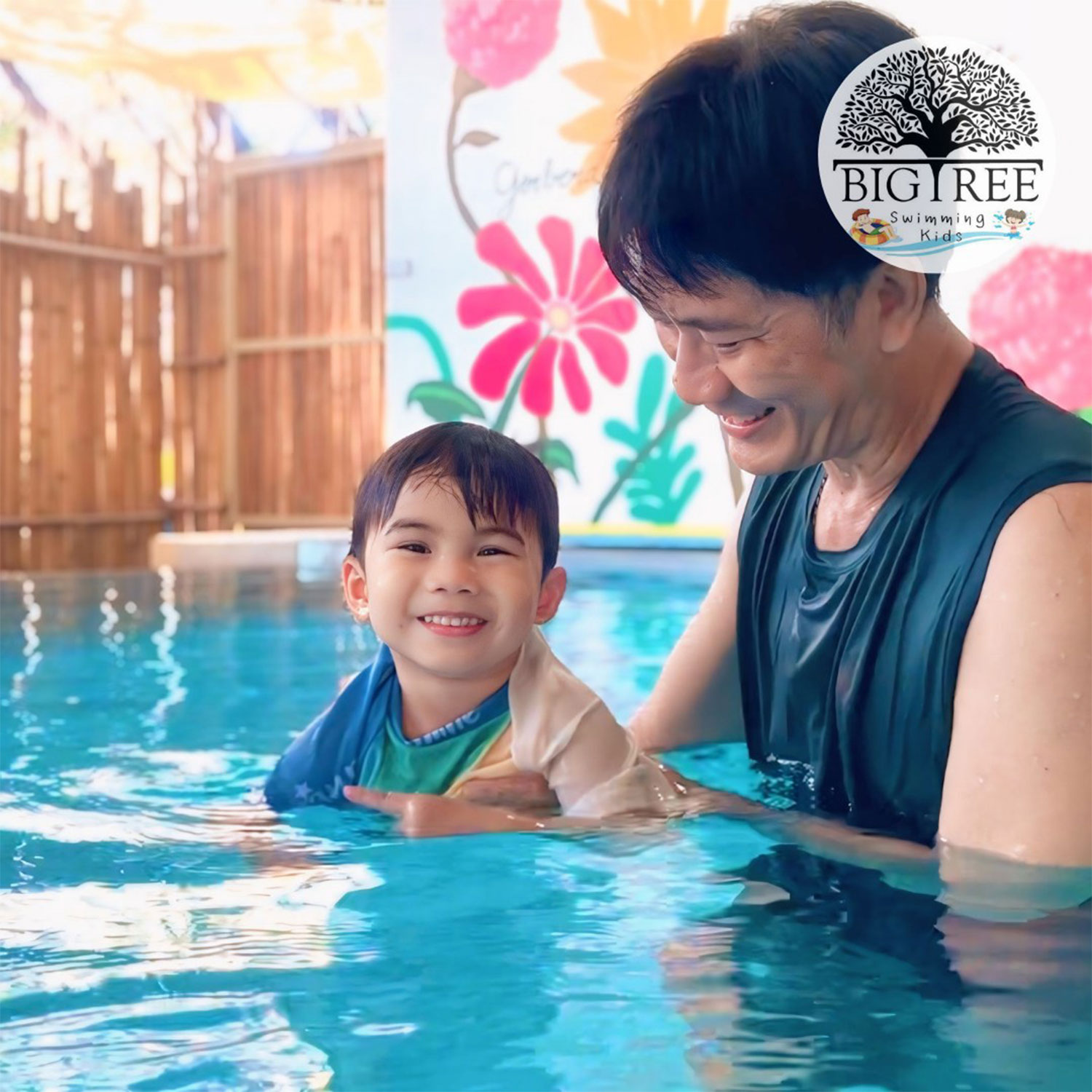 เด็กเรียนว่ายน้ำในสระน้ำอุ่น Big Tree Love Kids Village ไทรม้า นนทบุรี