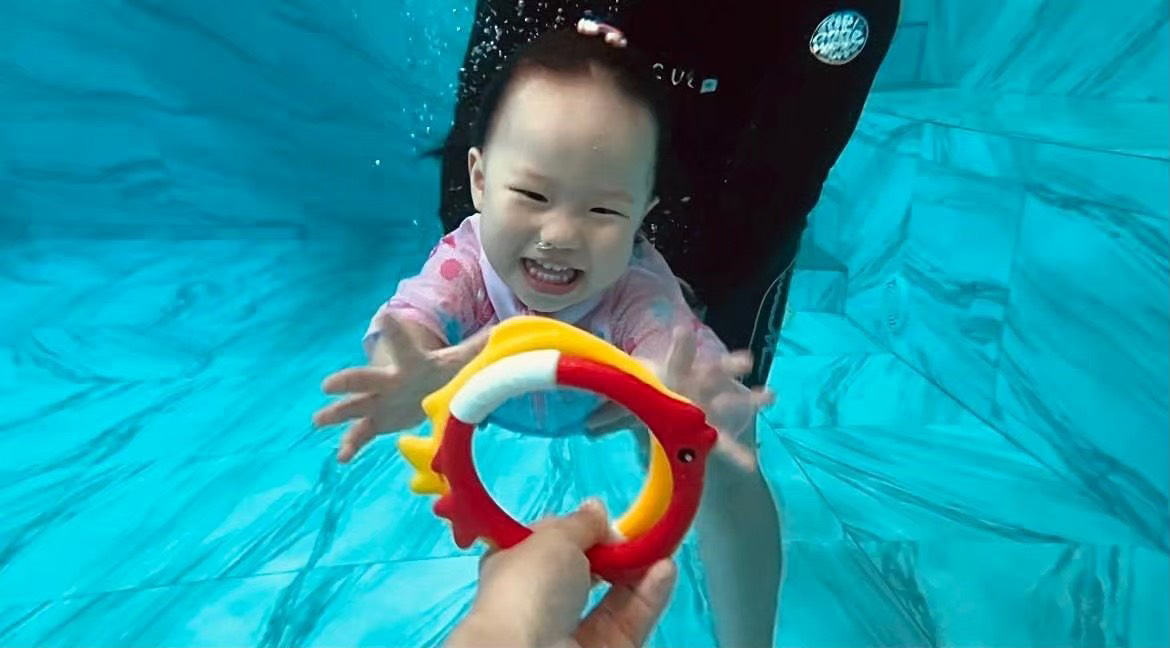 โมเมนต์อบอุ่นในคลาส Baby Swim กับผู้ปกครอง